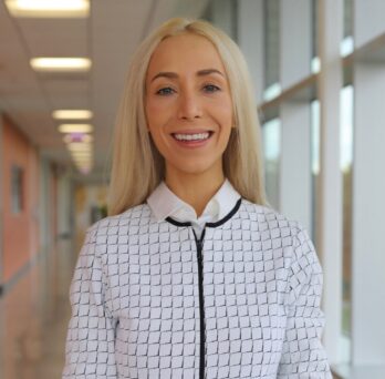 UIC RN to BSN alumna Isabelle Walker smiles in business formal attire. 